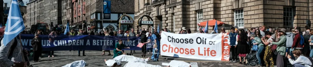 Protest banner in Edinburgh High Street "Choose oil or choose life"